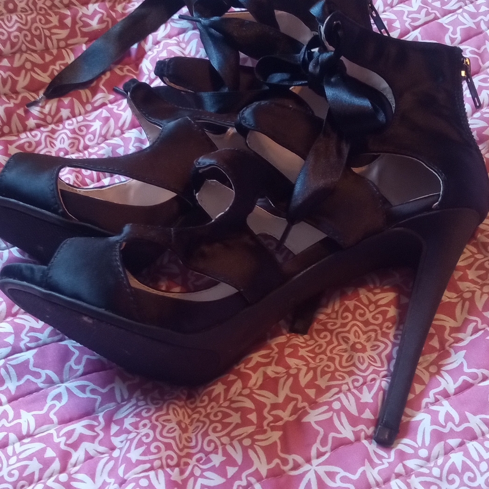 Chic Black Stiletto Heels with Ribbon Detail